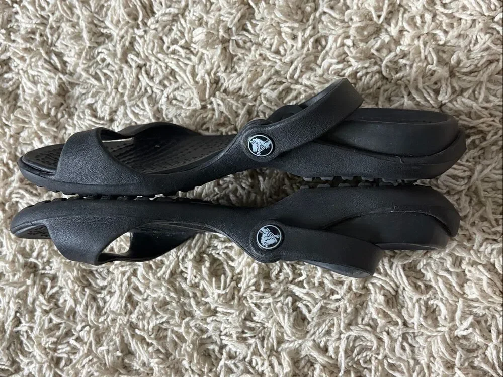Women’s Crocs Cleo black slip-on synthetic convertible sandals size 10
